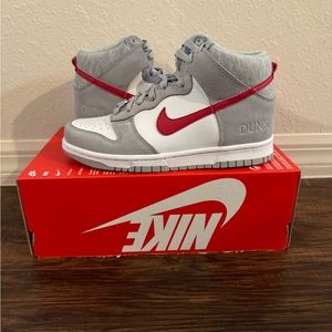 Nike Dunk High SE Grey/Red GS Sneakers Size 6.5Y DH9750-001